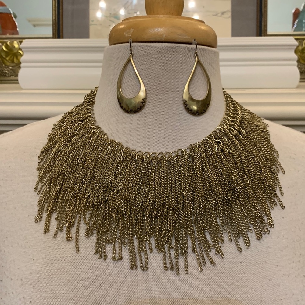 Fabulous showpiece goldstone necklace and earrings.
